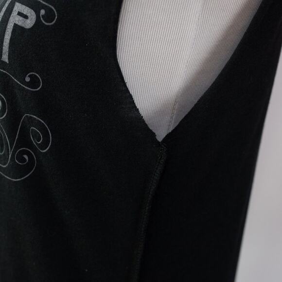 Social Decal NEW Black Gray Tank Top Warming Up With Whiskey Size Small/Medium - Picture 4 of 5